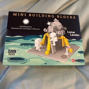 Lunar landing building kit